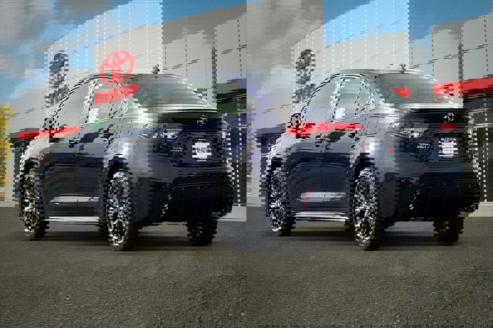 Certified 2026 Toyota Corolla SE w/ SE Premium Package image 5