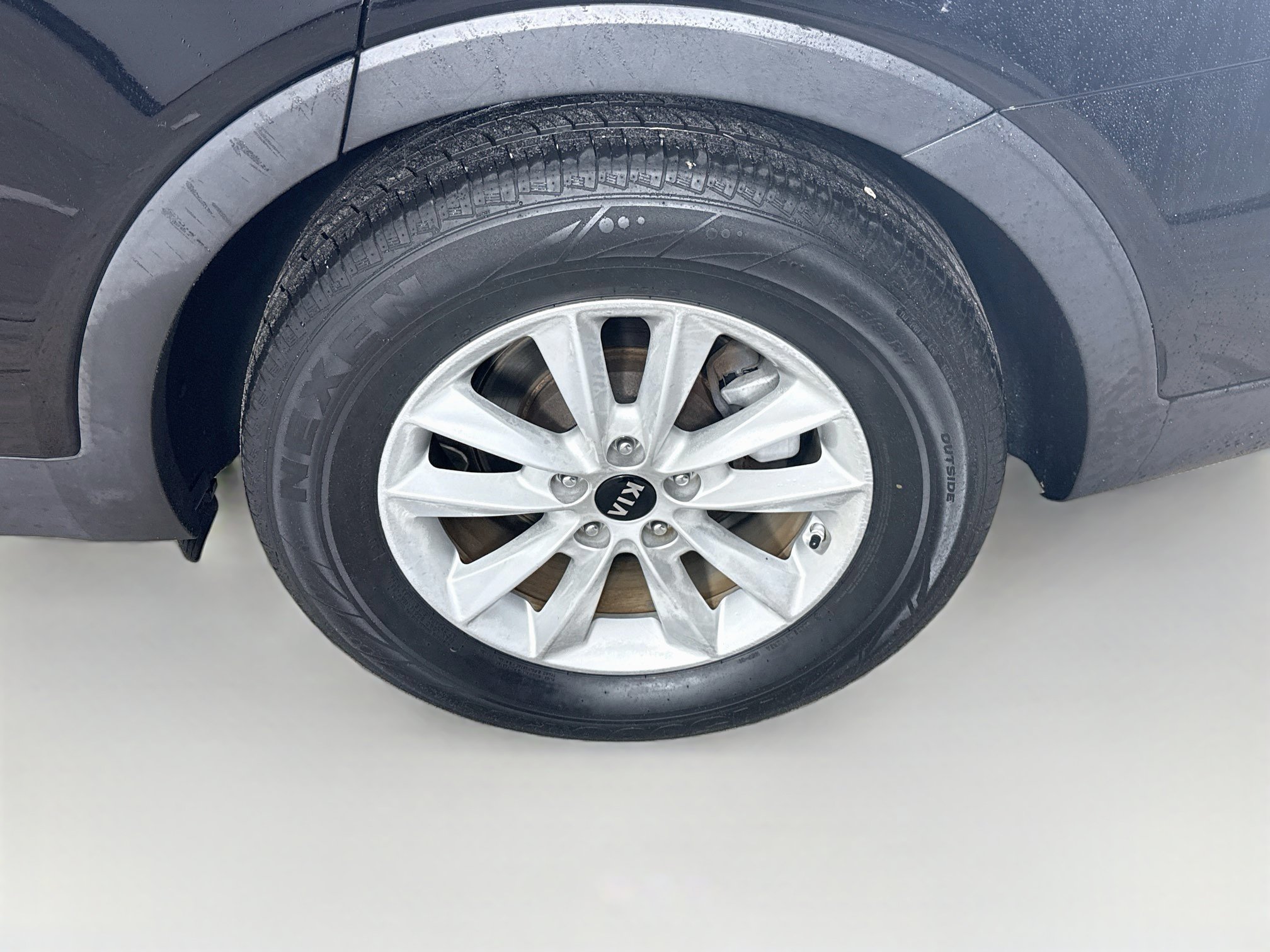 Used 2020 Kia Sorento LX FWD image 36
