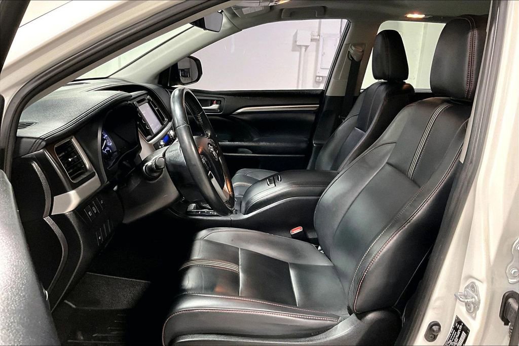 Used 2019 Toyota Highlander SE image 34