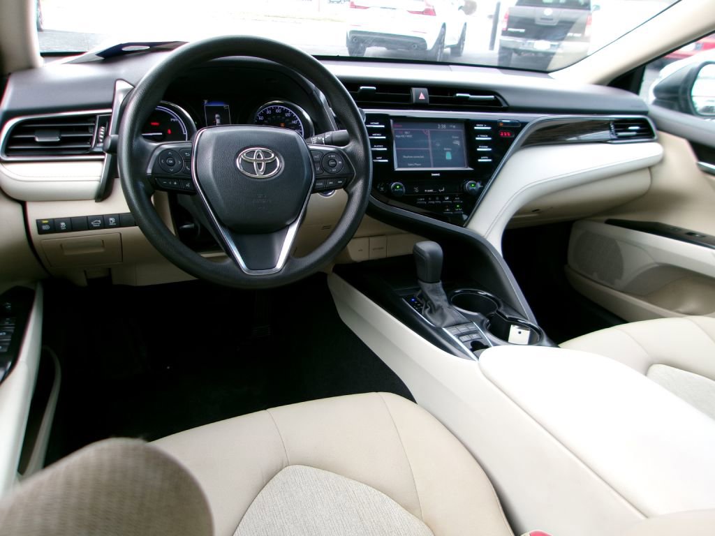 Used 2020 Toyota Camry LE image 10