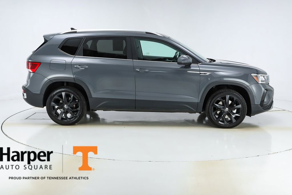 Used 2023 Volkswagen Taos SE w/ Panoramic Sunroof Package FWD image 48