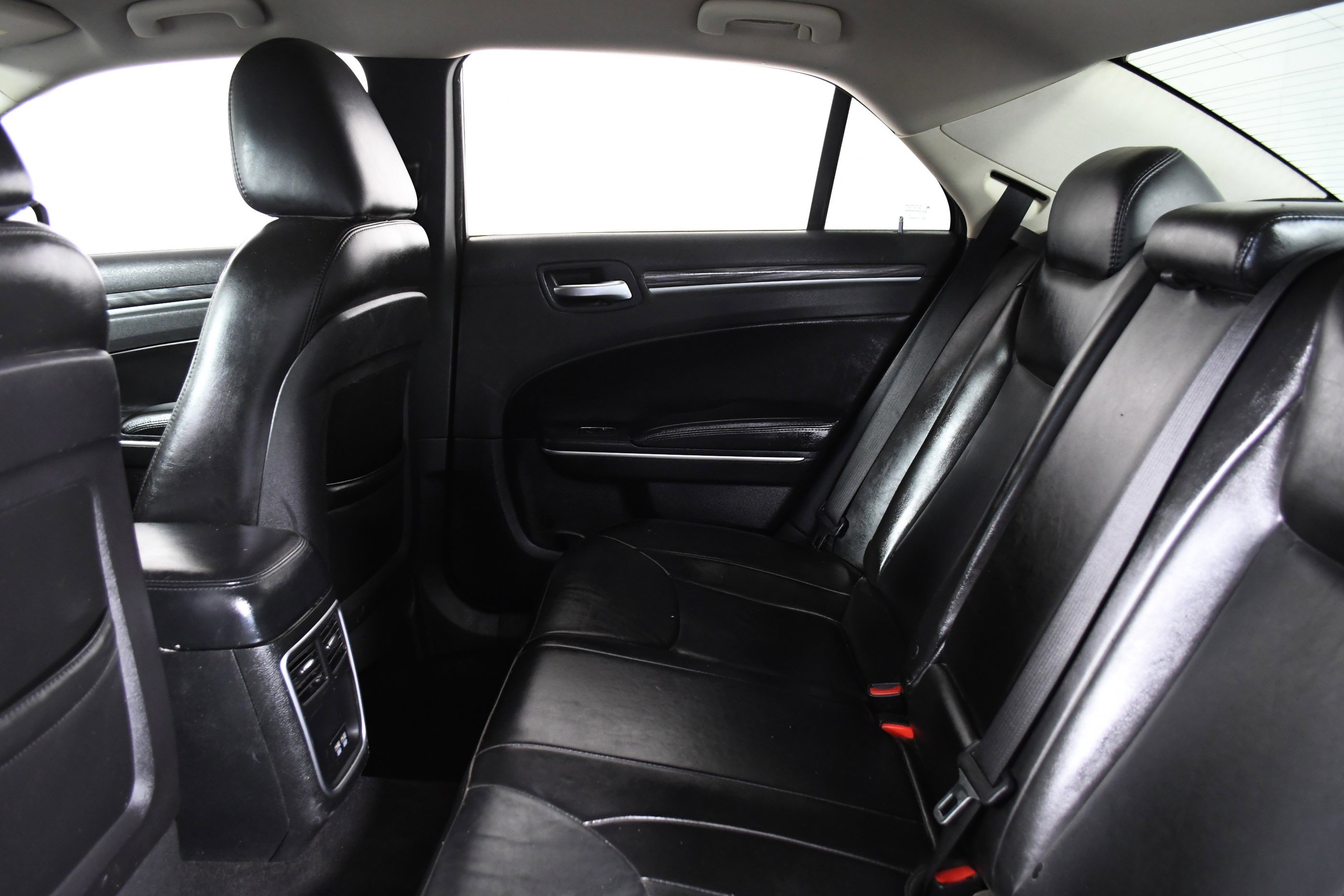 Used 2019 Chrysler 300 Touring L w/ Quick Order Package 22F image 23