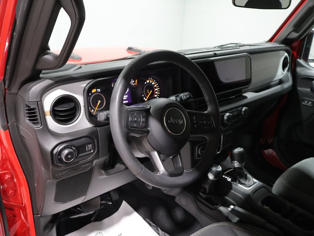 Used 2025 Jeep Wrangler Unlimited Sport AWD/4WD image 13