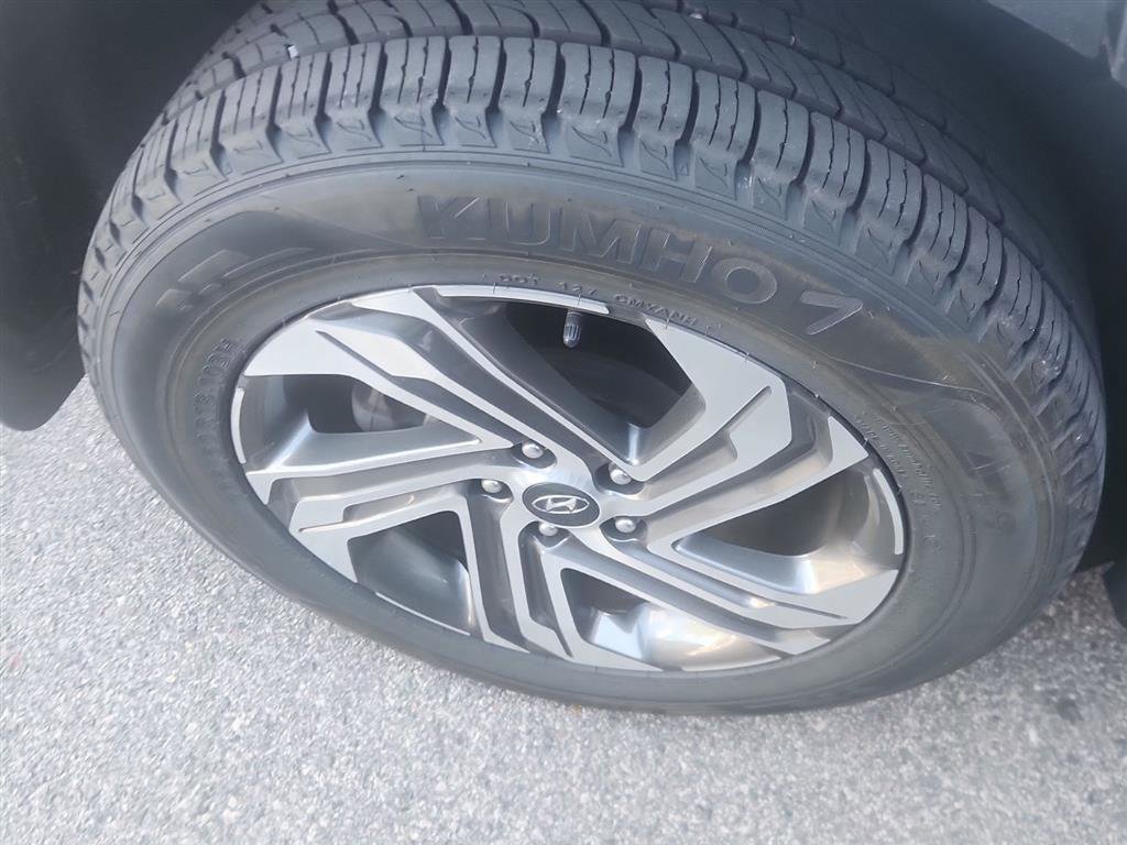 Used 2023 Hyundai Santa Fe SEL w/ Cargo Package AWD/4WD image 3