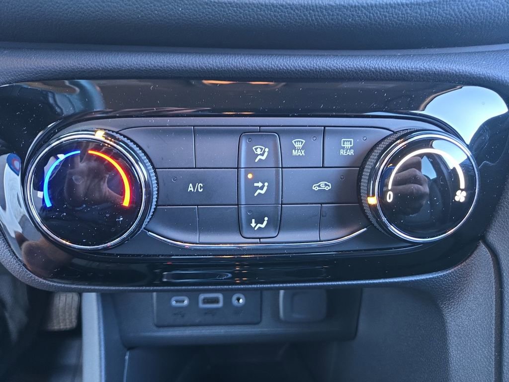 Used 2023 Buick Encore GX Preferred image 24