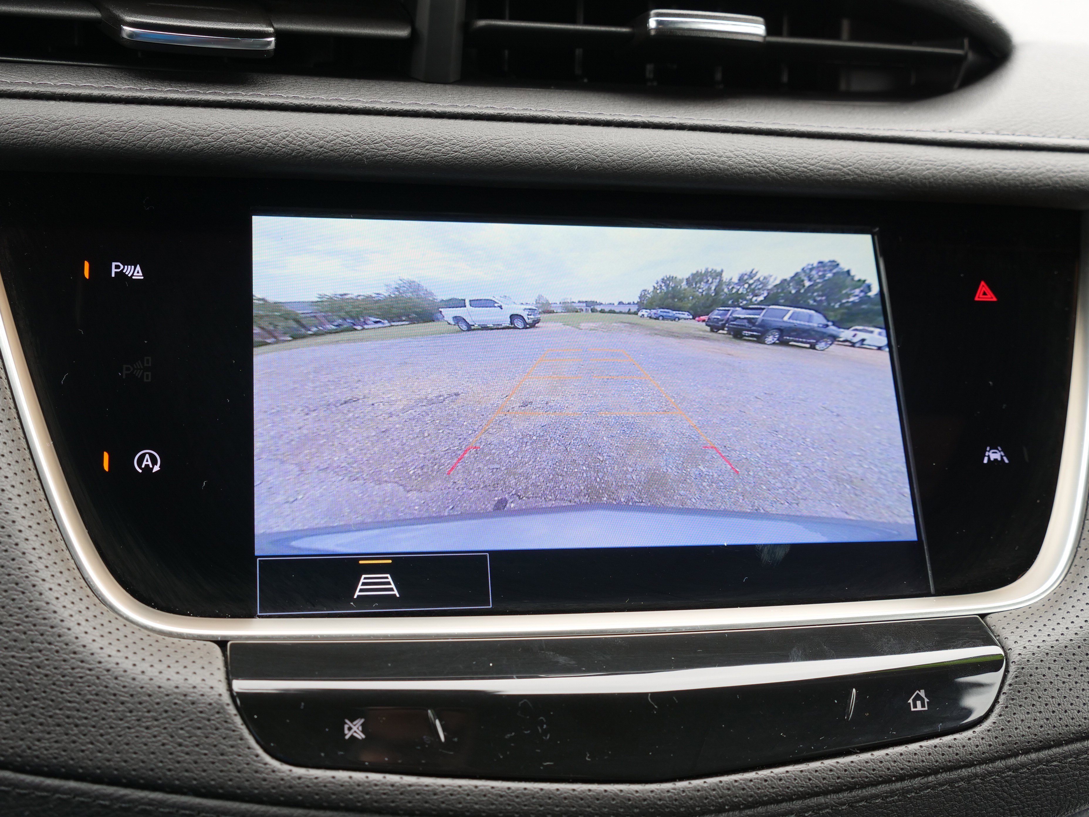 Certified 2025 Cadillac XT6 Luxury image 29