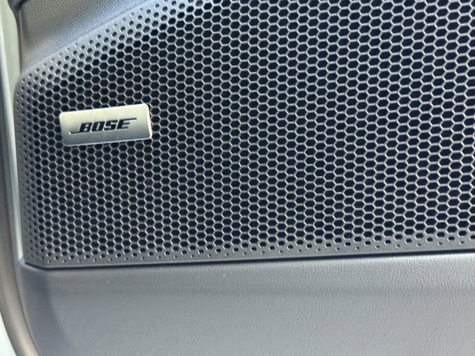 New 2026 Porsche Macan 4 Electric image 21