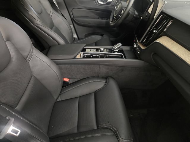 New 2026 Volvo XC60 T8 Ultra w/ Climate Package PRO AWD/4WD image 3