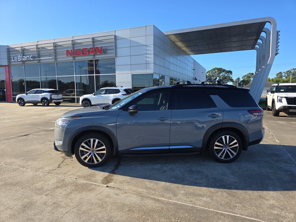 Used 2022 Nissan Pathfinder Platinum w/ Lighting Package (N93) image 3