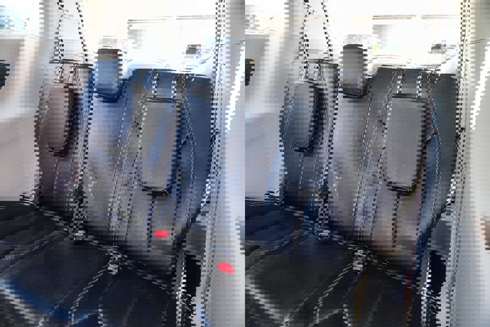 Used 2022 Chrysler Pacifica Touring-L w/ Uconnect Theater Family Group image 17