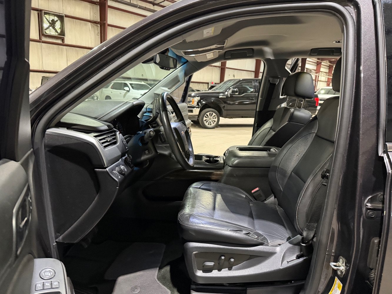 Used 2018 Chevrolet Tahoe LT w/ LT Signature Package RWD image 13