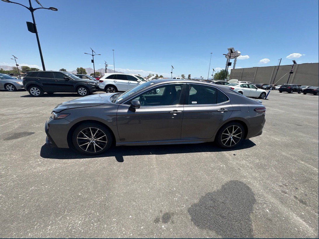 Used 2023 Toyota Camry SE FWD image 6
