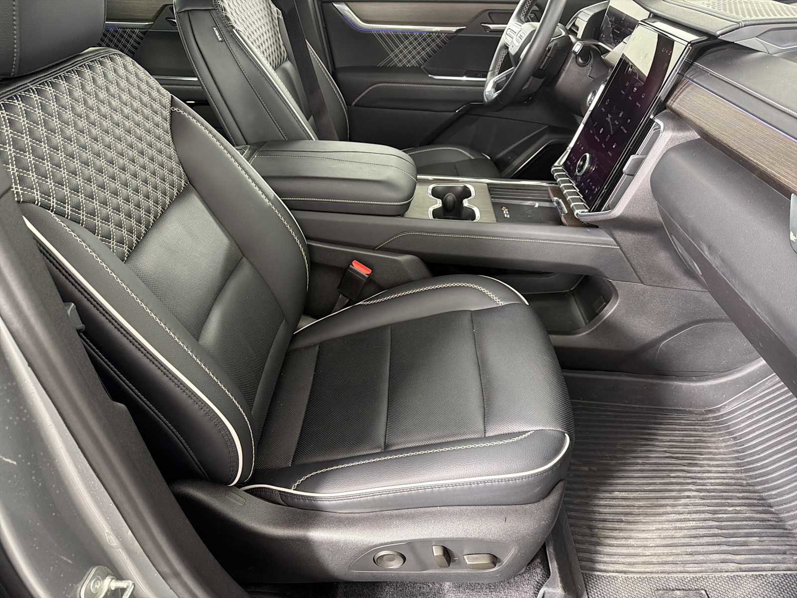 Used 2024 GMC Acadia Denali FWD image 11