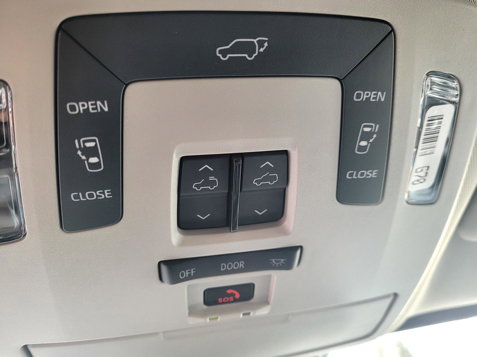 Used 2025 Toyota Sienna XLE image 22