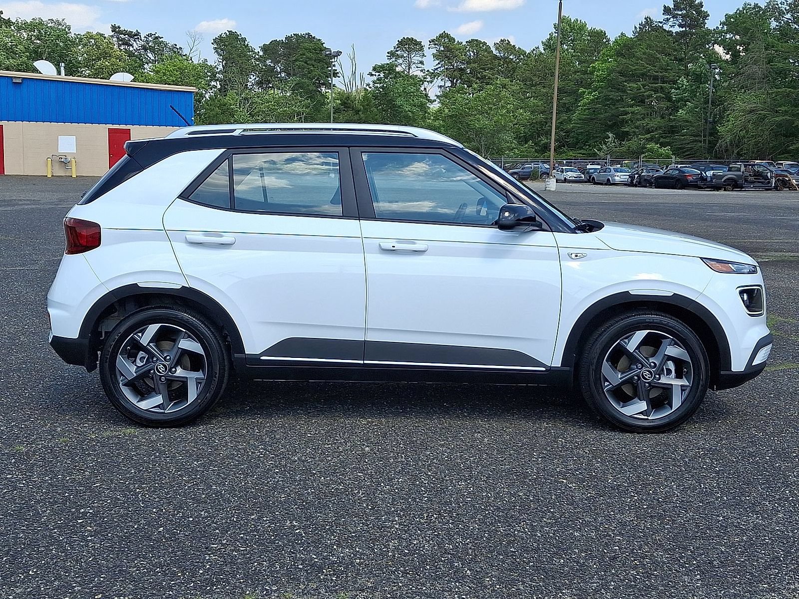 Certified 2025 Hyundai Venue Limited FWD image 32