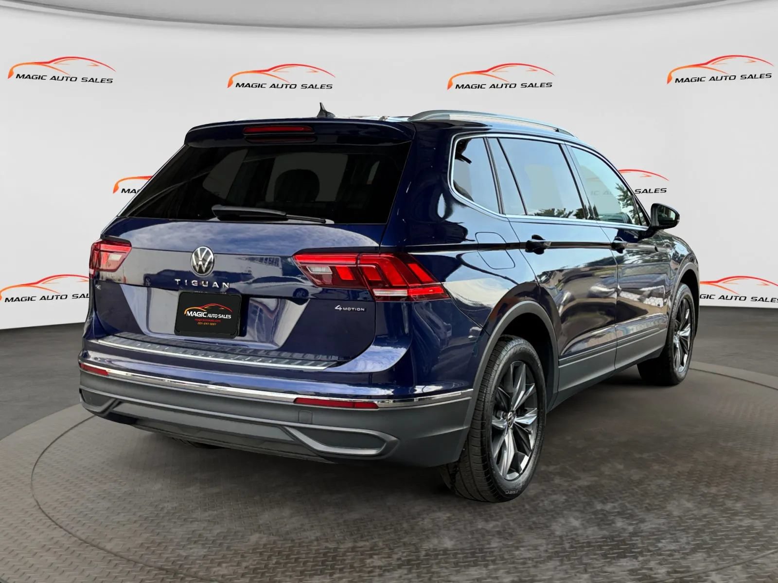 Used 2023 Volkswagen Tiguan SE w/ Panoramic Sunroof Package AWD/4WD image 10