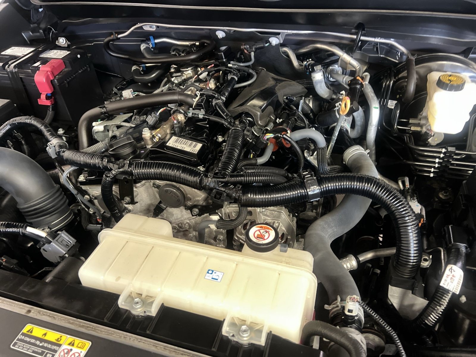 Used 2024 Toyota Tacoma SR5 AWD/4WD image 26