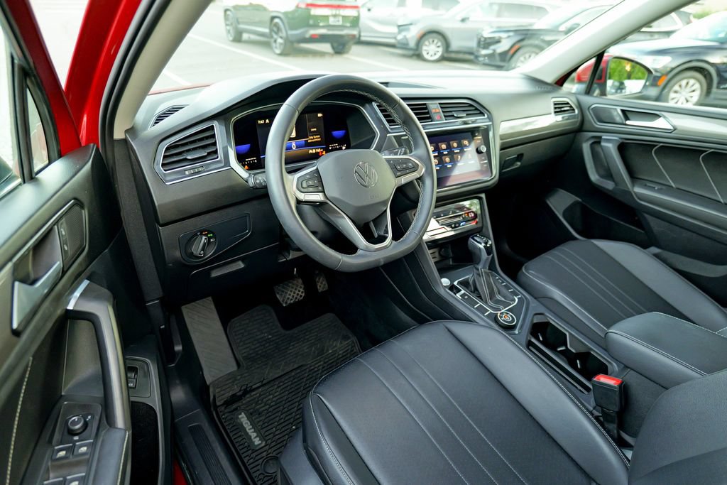 Used 2022 Volkswagen Tiguan SE AWD/4WD image 16