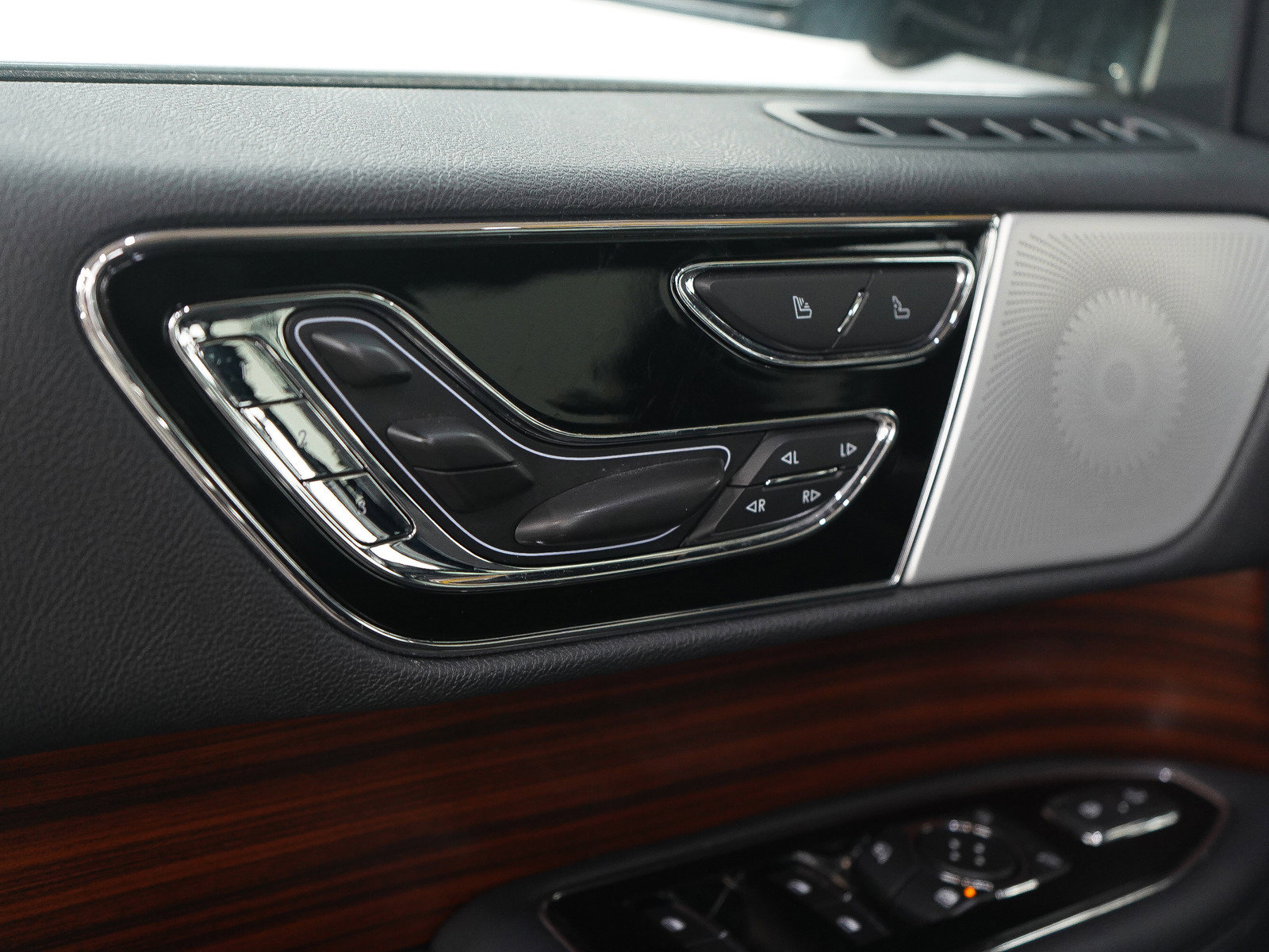 Used 2022 Lincoln Navigator L Reserve w/ Equipment Group 201A image 22