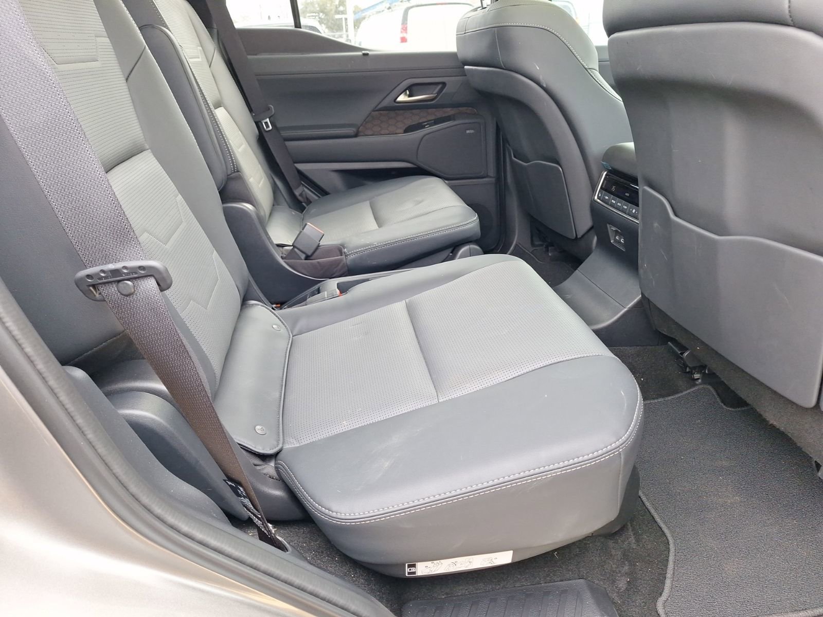 Used 2025 Lexus GX 550 image 32