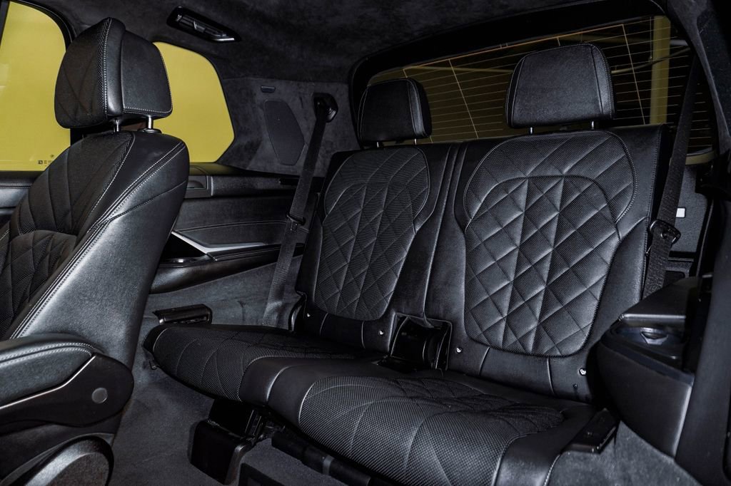 Used 2024 BMW X7 xDrive40i w/ M Sport Package image 16