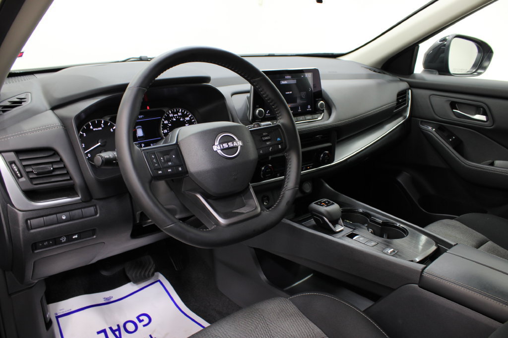 Used 2026 Nissan Rogue SV FWD image 14