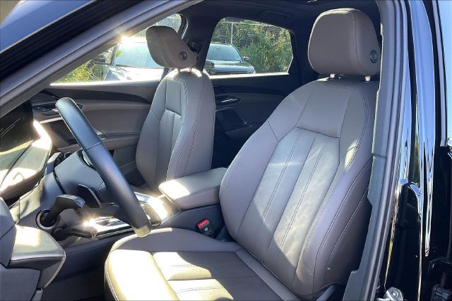Certified 2025 Audi Q5 Premium w/ Convenience Package AWD/4WD image 25