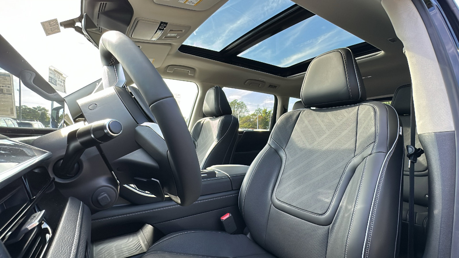 New 2026 INFINITI QX80 Luxe w/ Cargo Package image 8