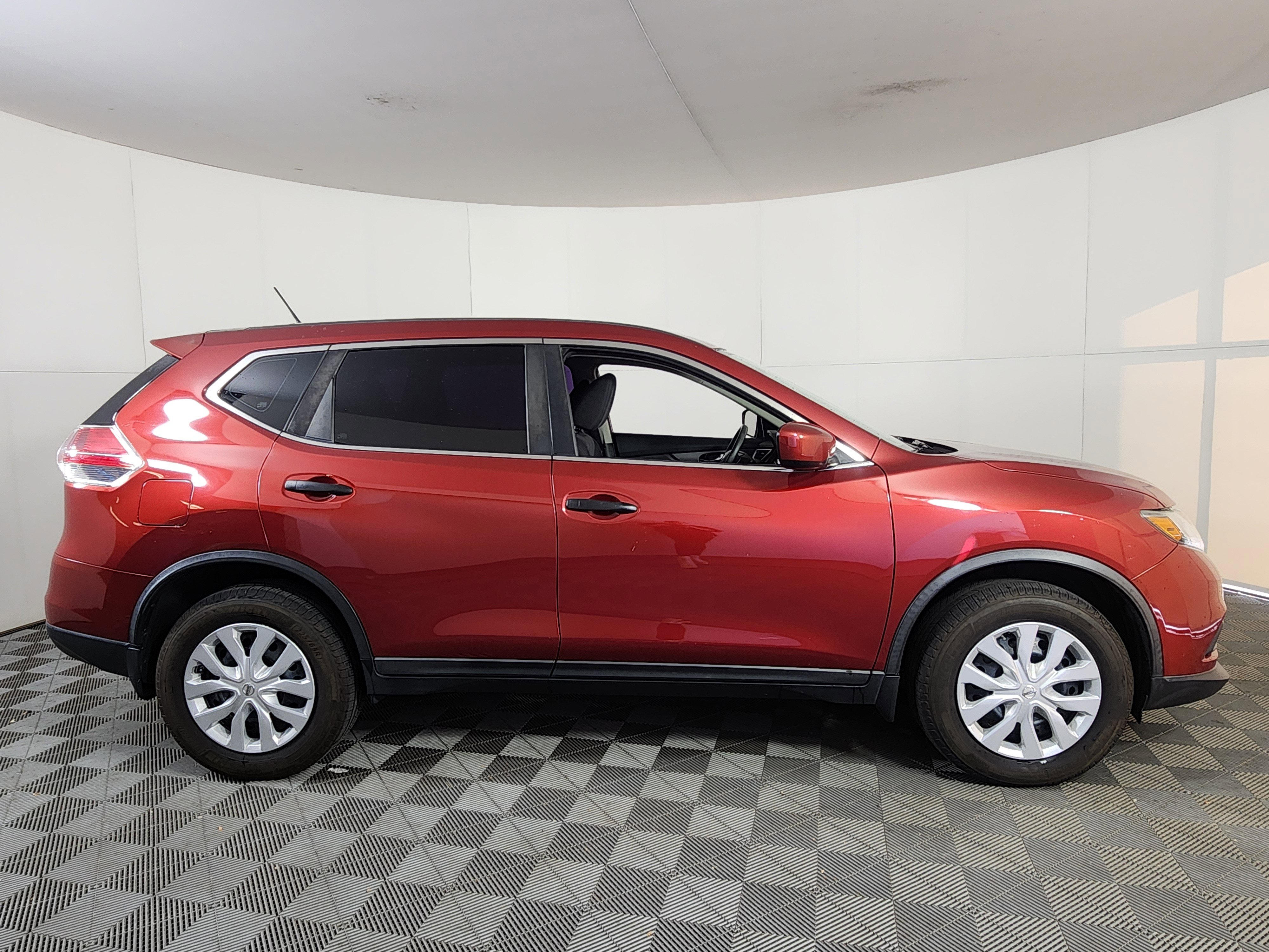 Used 2016 Nissan Rogue S image 8