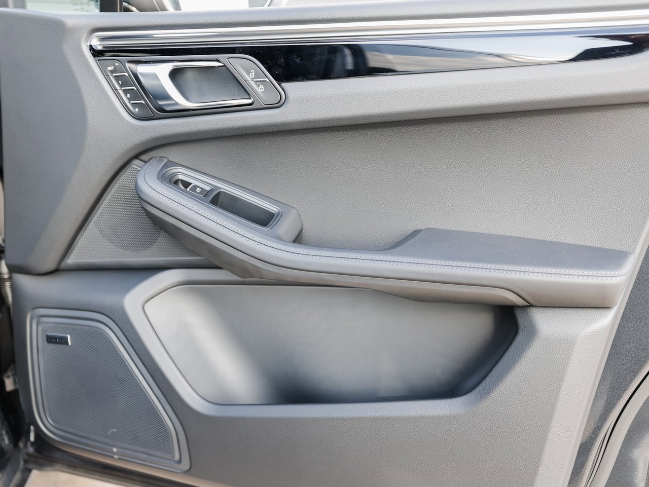 New 2026 Porsche Macan Turbo image 26