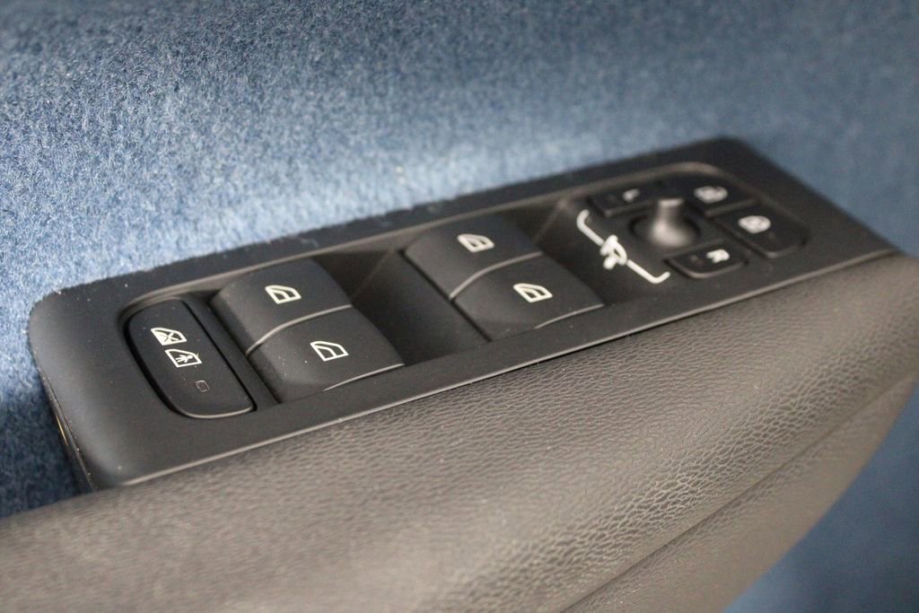 Used 2023 Volvo C40 P8 Recharge Plus image 17