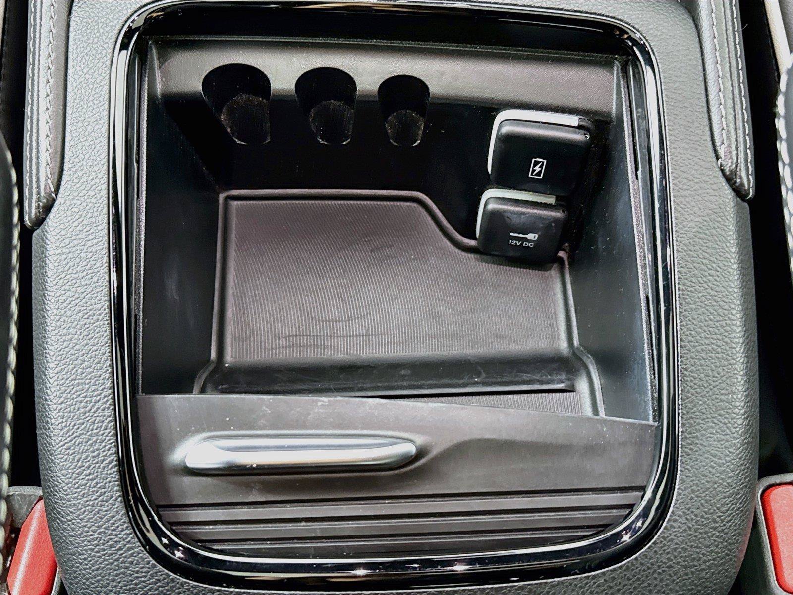 Used 2025 Chrysler Pacifica Limited FWD image 32