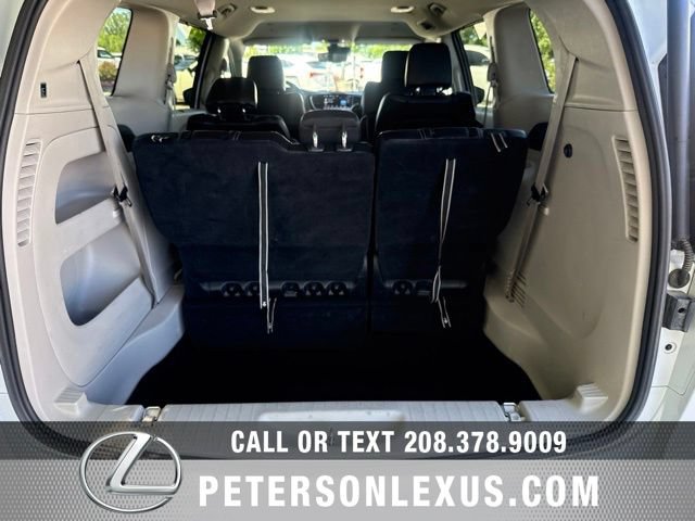Used 2023 Chrysler Pacifica Touring-L FWD image 19