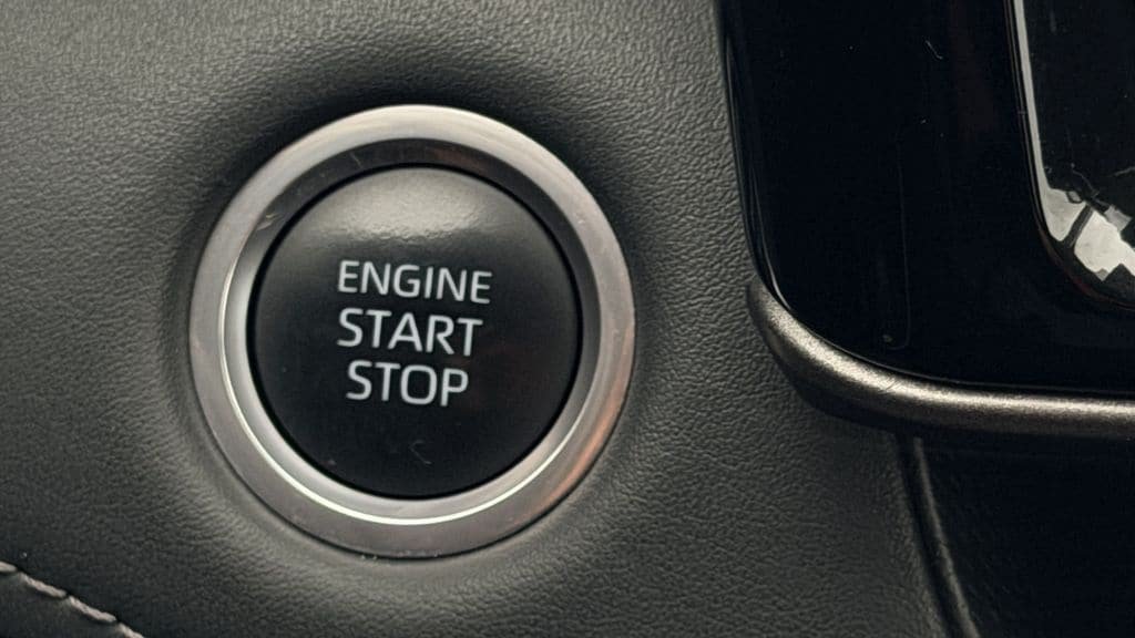 Used 2024 Toyota Highlander LE FWD image 19