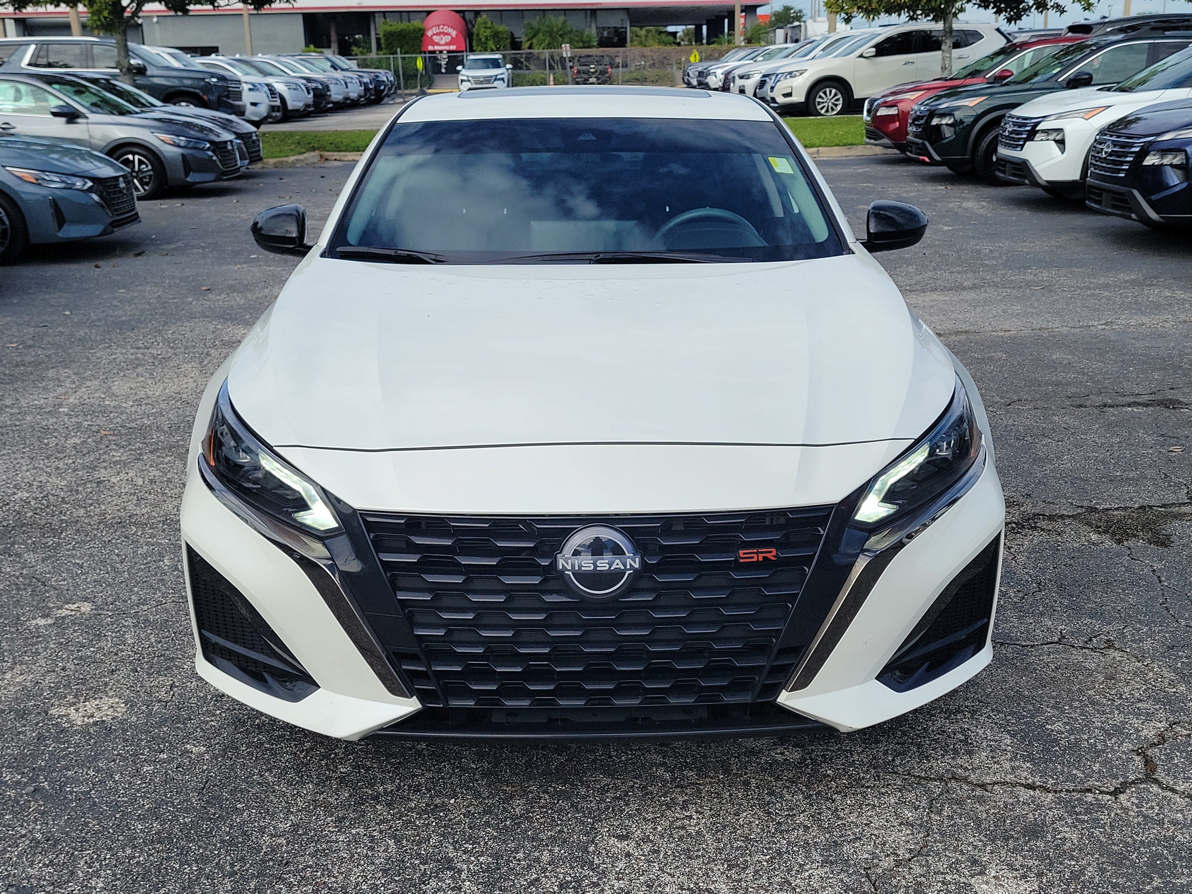 Certified 2024 Nissan Altima 2.5 SR w/ SR Premium Package FWD image 2
