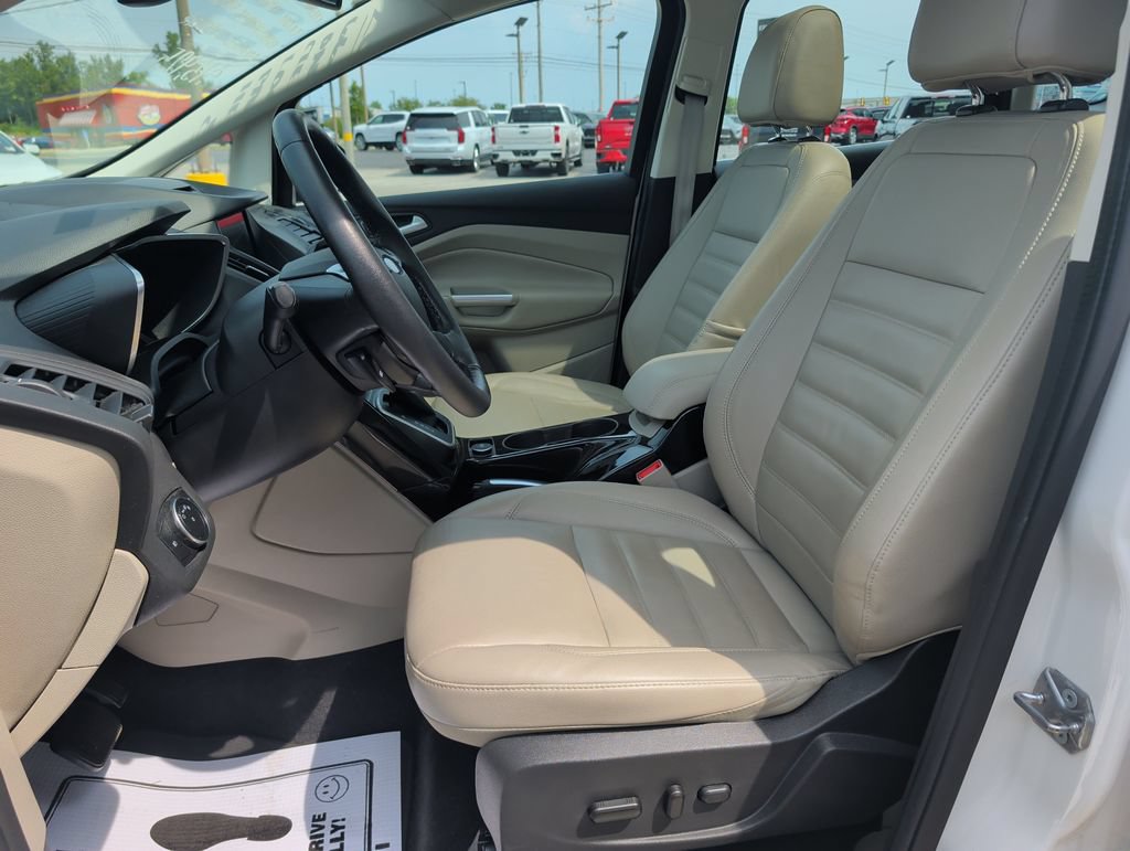 Used 2017 Ford C-MAX Titanium w/ Equipment Group 301A FWD image 8