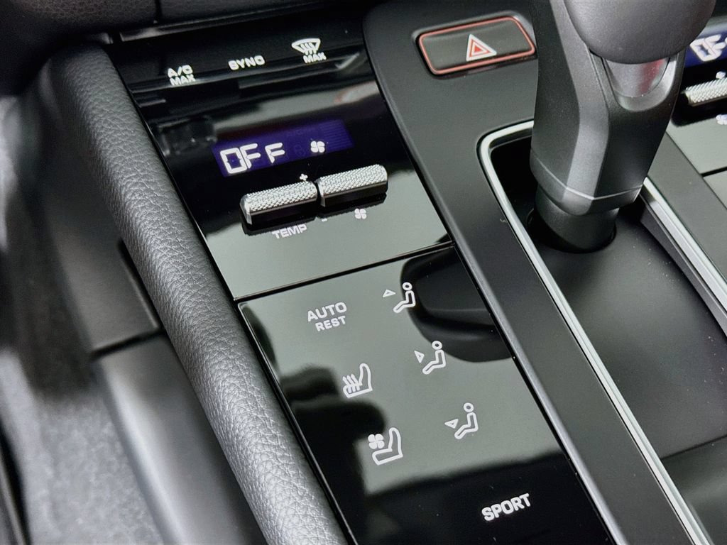 New 2026 Porsche Macan AWD/4WD image 17