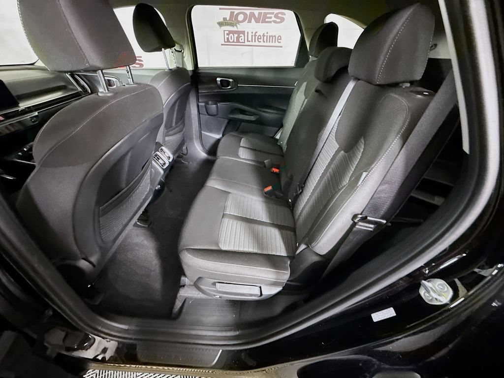 Certified 2025 Kia Sorento LX FWD image 27