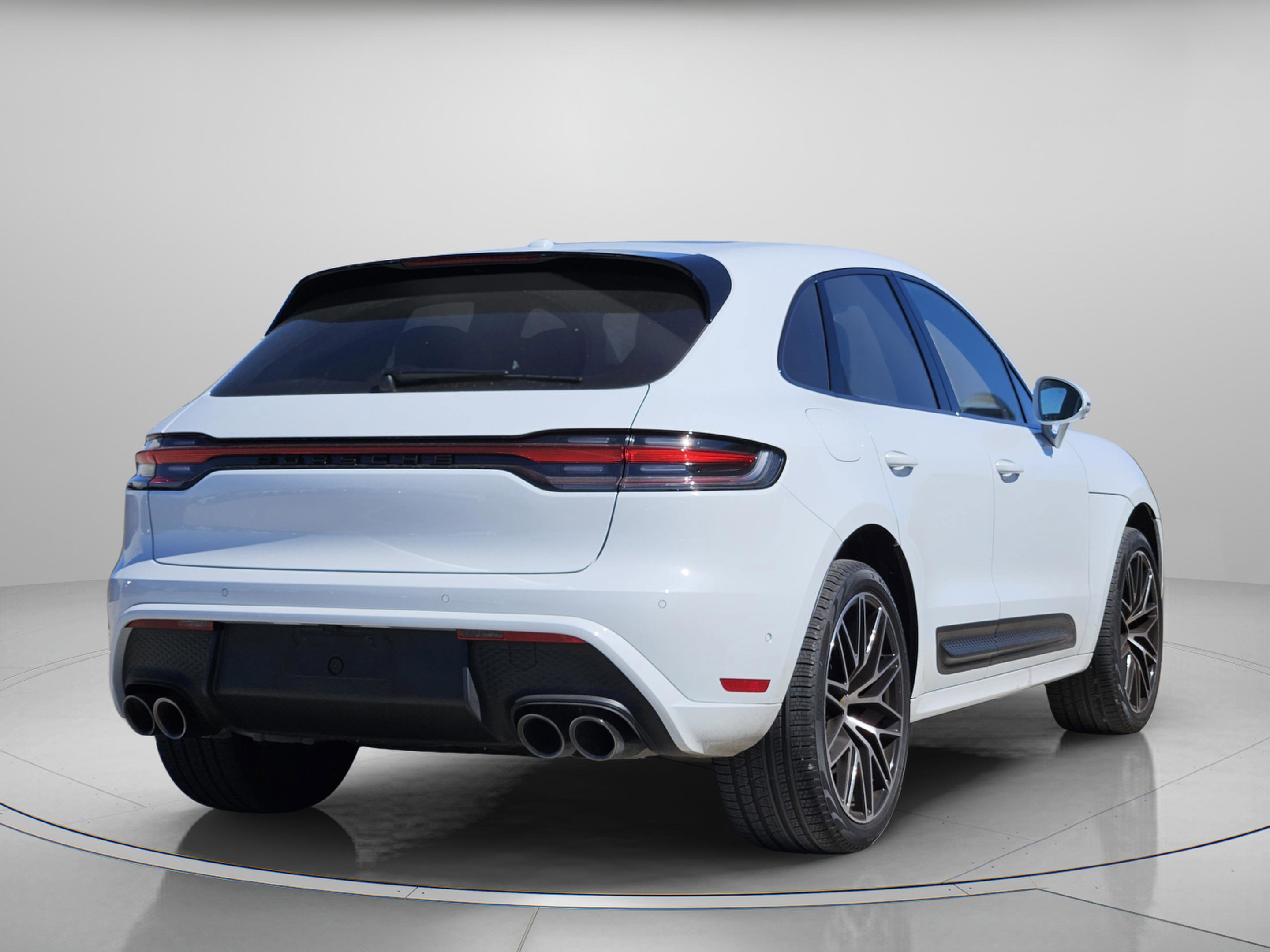 Certified 2023 Porsche Macan Turbo image 6