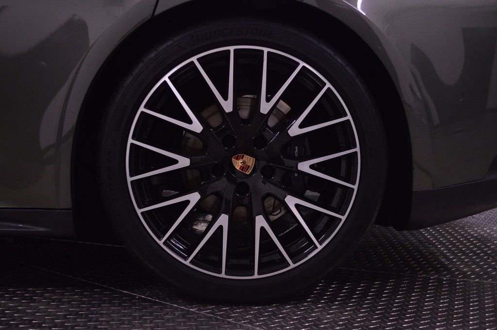 Certified 2025 Porsche Panamera 4 image 12