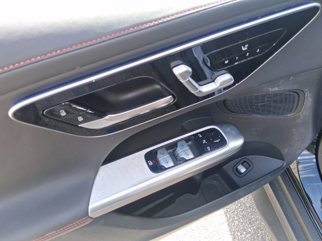 Used 2025 Mercedes-Benz GLC 43 AMG 4MATIC image 9
