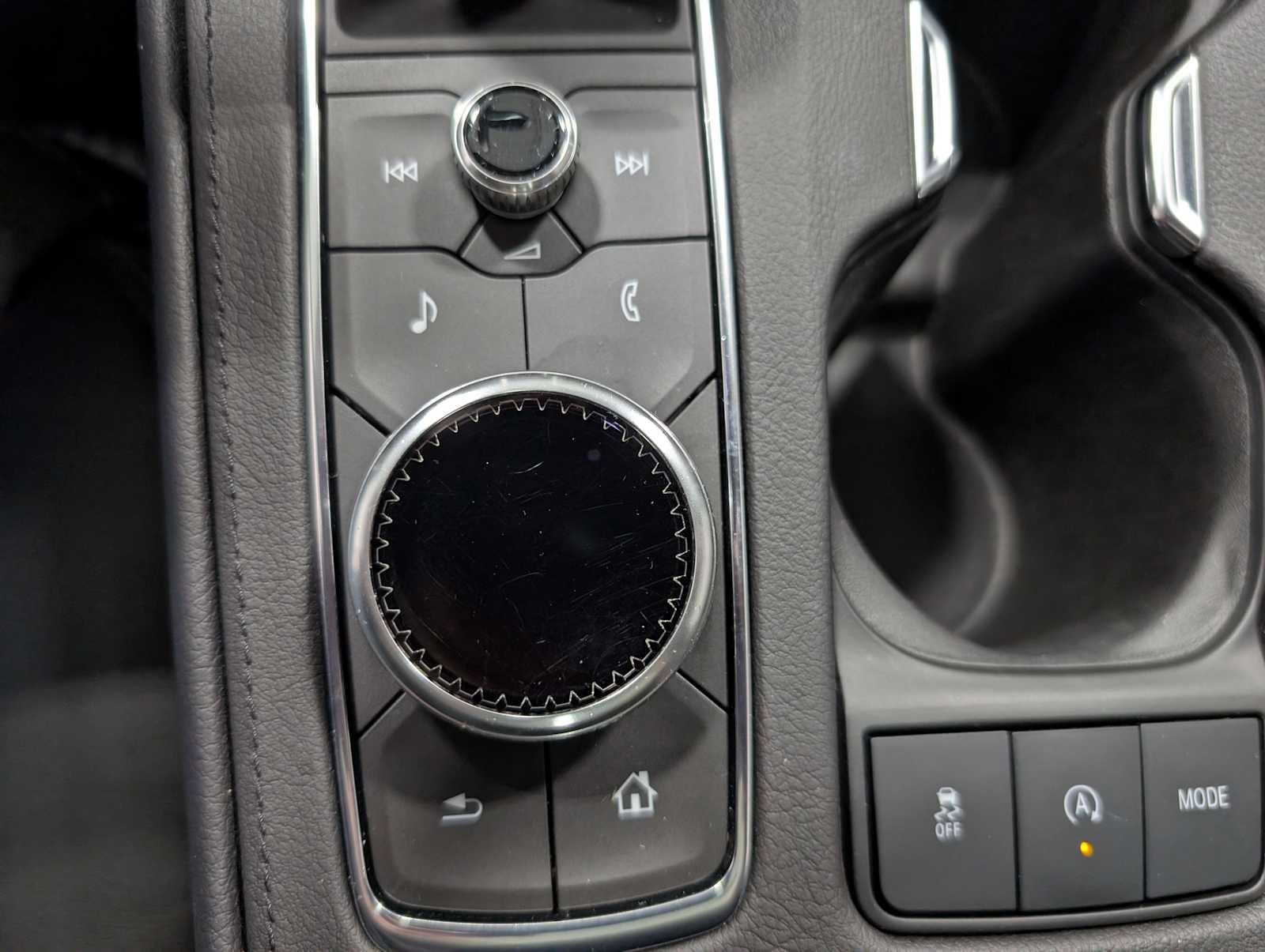 Used 2023 Cadillac XT4 Luxury w/ Cold Weather Package FWD image 28