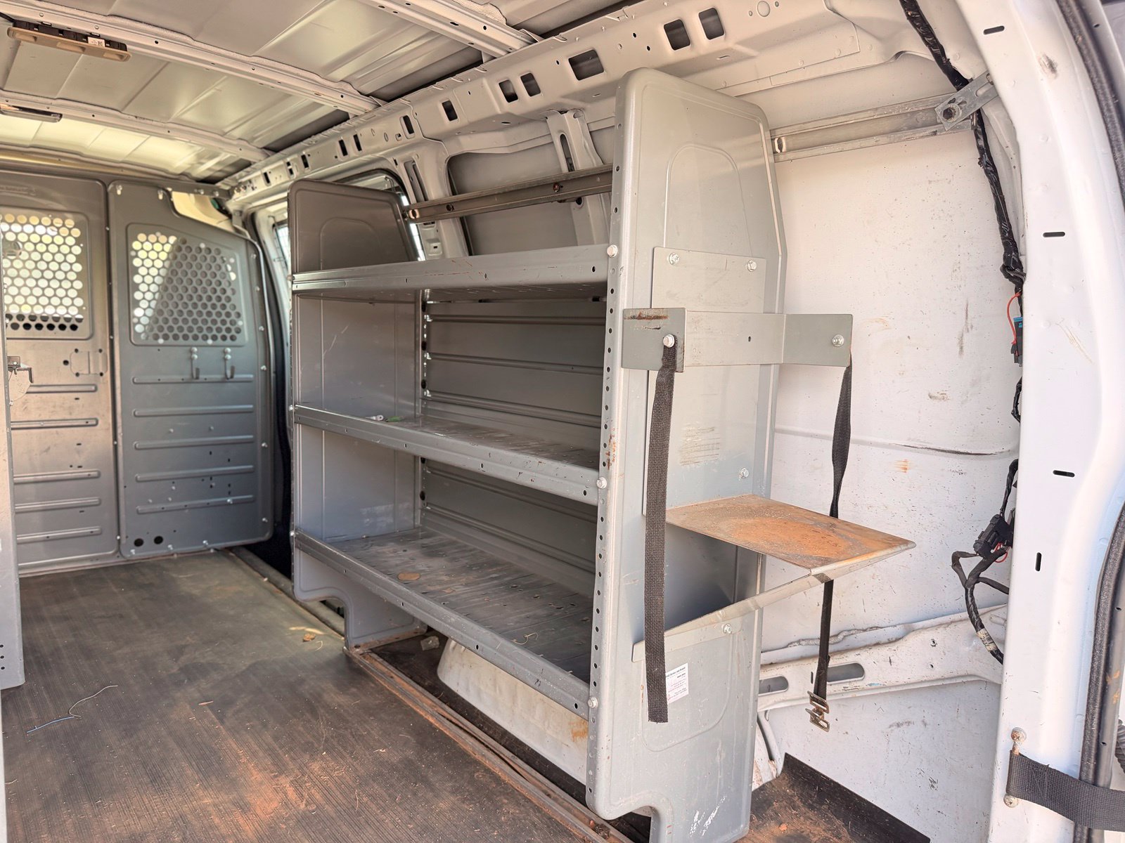 Used 2016 Chevrolet Express 2500 RWD image 21