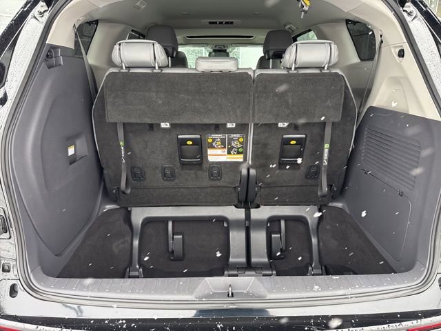 Used 2022 Toyota Sienna Limited image 28