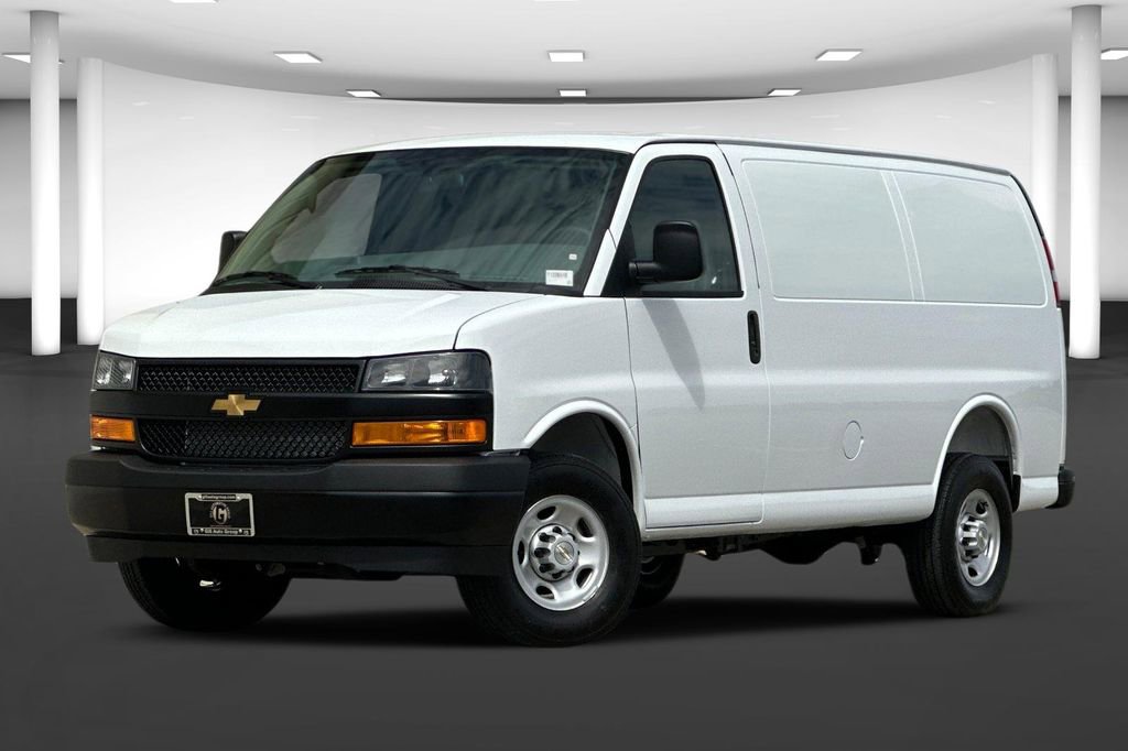 New 2026 Chevrolet Express 3500 RWD image 2