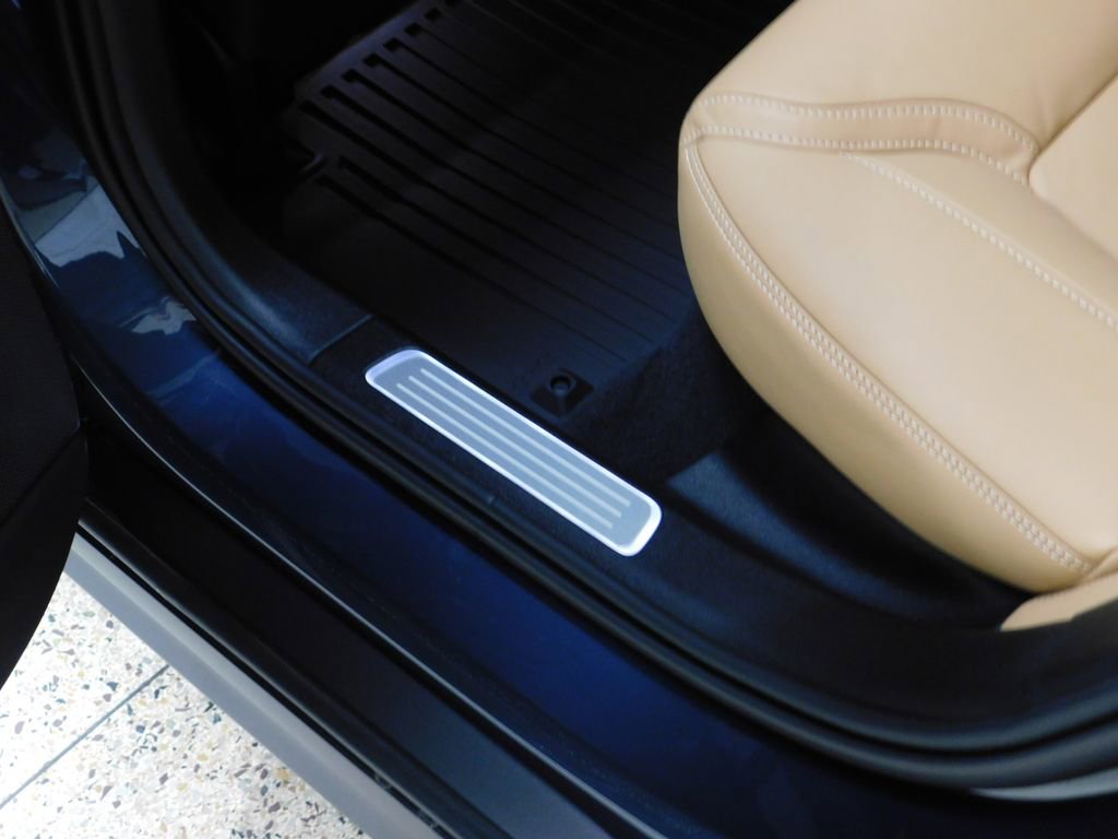 Used 2026 Volvo V90 B6 Cross Country Ultra image 76