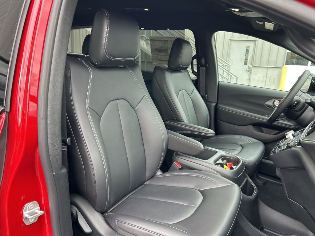 New 2026 Chrysler Pacifica Select image 41