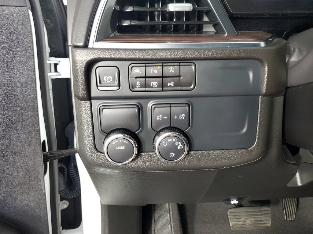 Used 2025 Chevrolet Suburban LT RWD image 25
