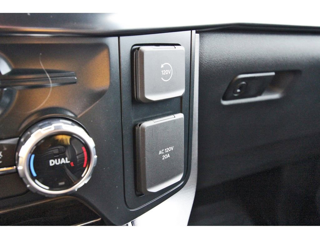 Used 2025 Ford F150 Platinum w/ FX4 Off-Road Package image 29