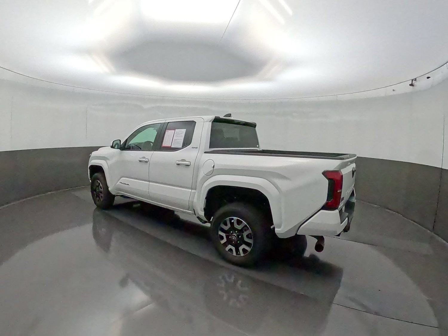 Certified 2025 Toyota Tacoma SR5 AWD/4WD image 7
